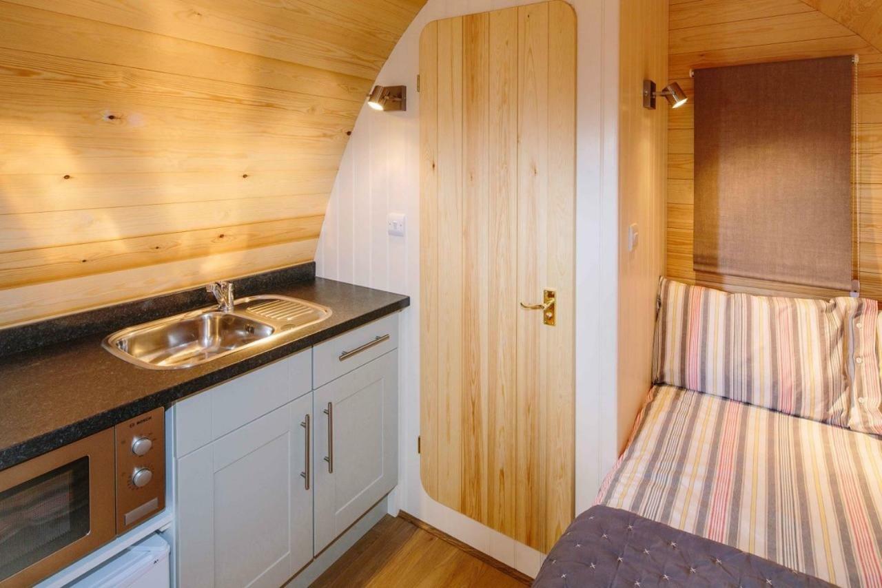 Hotel Buttercup Glamping Pod Cheltenham Esterno foto