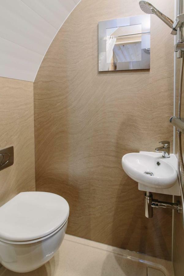 Hotel Buttercup Glamping Pod Cheltenham Esterno foto